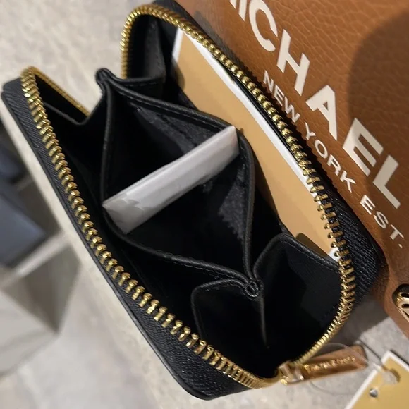 Michael Kors Jet Set Travel Medium Zip Around Card Case Color: BlackNWT
